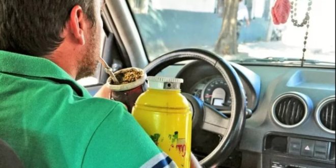 ¿Cuáles son las provincias que multan a conductores por tomar mate?
