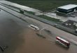 Dos micros que salieron de Rosario quedaron varados por el temporal en ruta 9